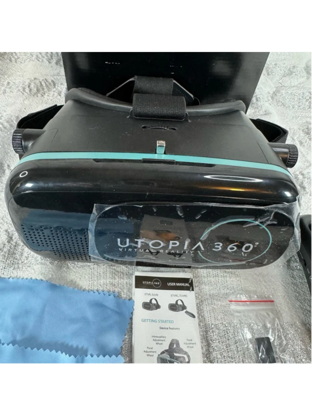 Utopia 360 Virtual Reality Headset with Bluetooth Controller - Black/Blue